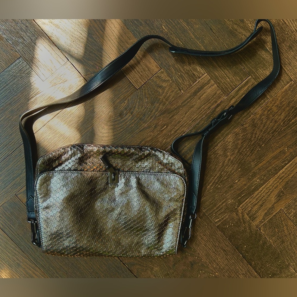 Elizabeth James Clutch